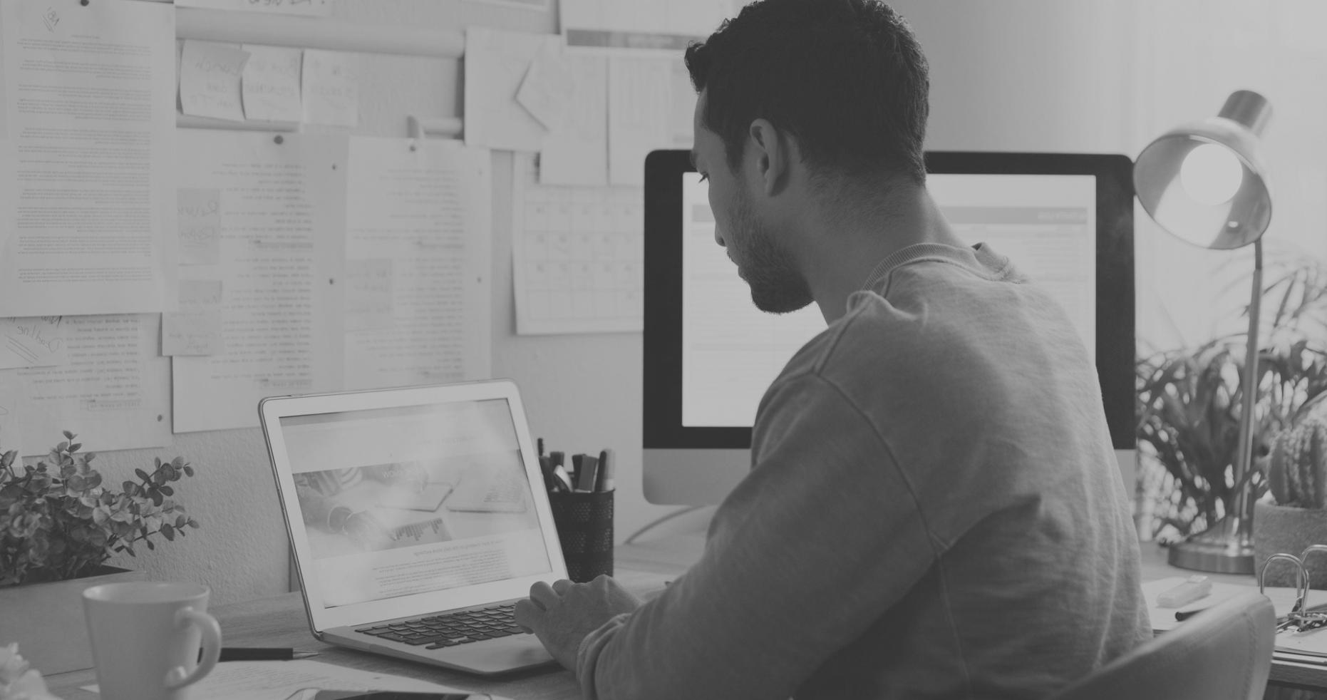 Teamarbeit an Online-Kurskonzepten und Lernmaterialien